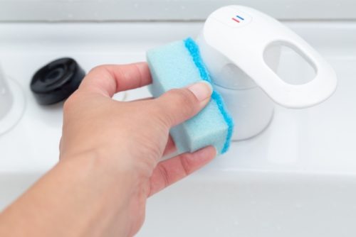 洗面台のプラスチック部分の掃除方法